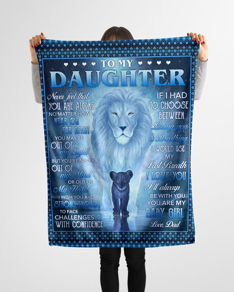 Never Feel That U Are Alone Lion Dad To Daughter Fleece Blanket | Gift For Daughter