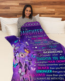 Never Feel That U Are Alone Mom To Daughter Fleece Blanket | Gift For Daughter