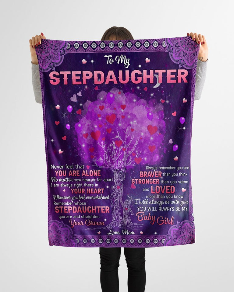 Never Feel That U Are Alone Mom To Stepdaughter Fleece Blanket | Gift For Daughter
