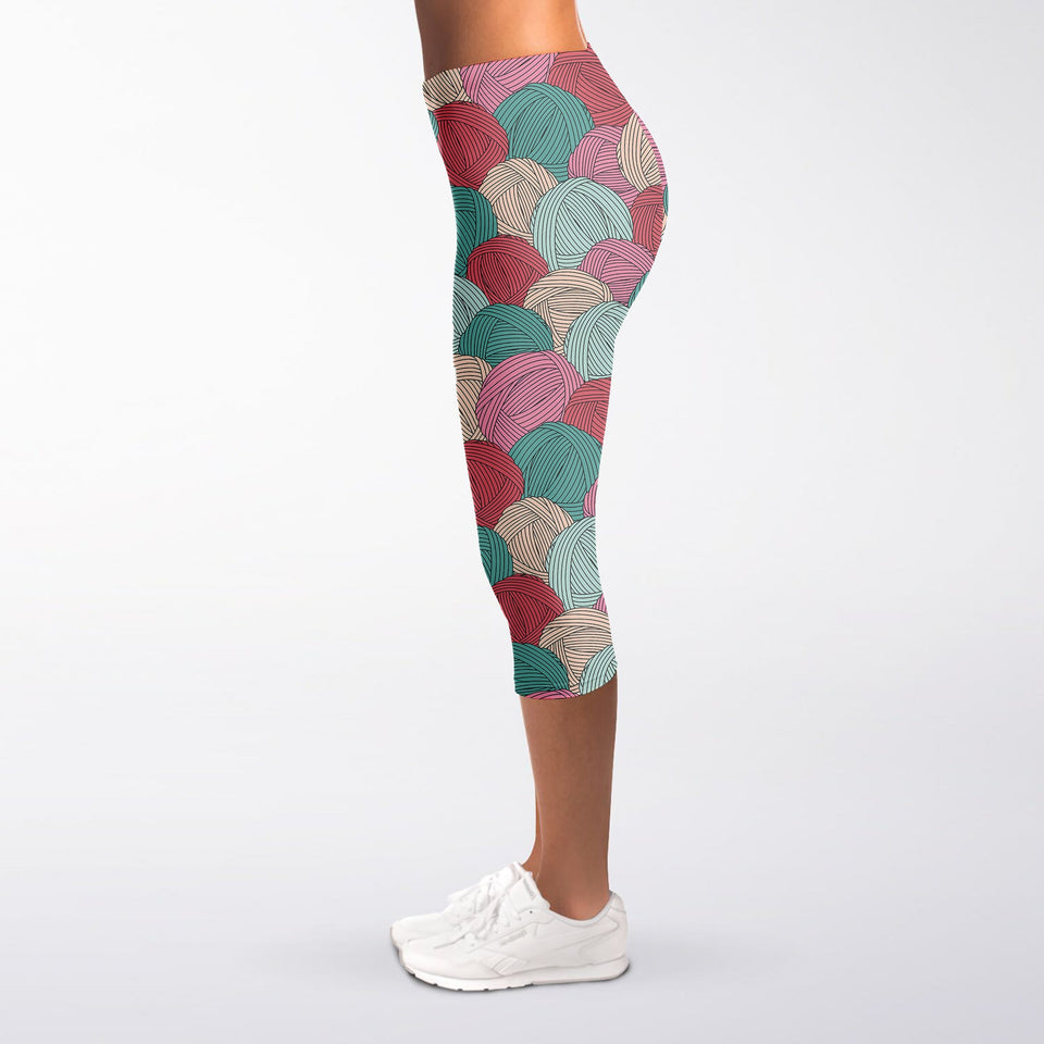 Yarn Balls Pattern Print Women's Capri Leggings